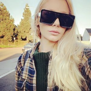 Meet your Posher, Caitlin